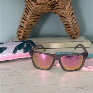 Blenders Pretty Gangsta polarized sunglasses, EUC